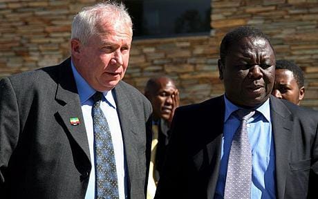 Roy Bennett, ici avec un autre opposant historique de Mugabe, Morgan Tonderai